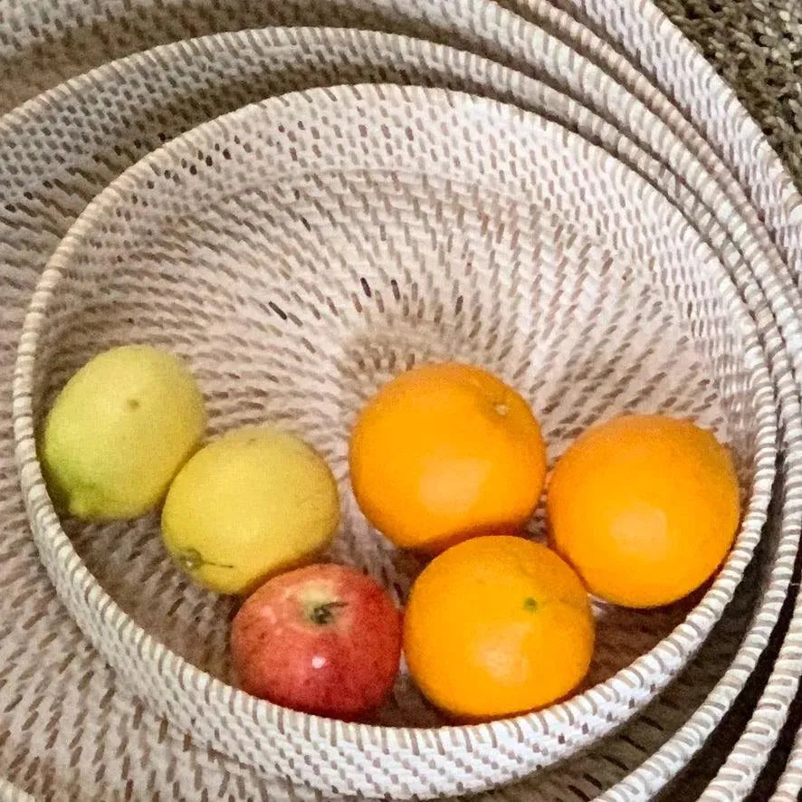 Wicker V Round Tray Whitewash - IrregularLines